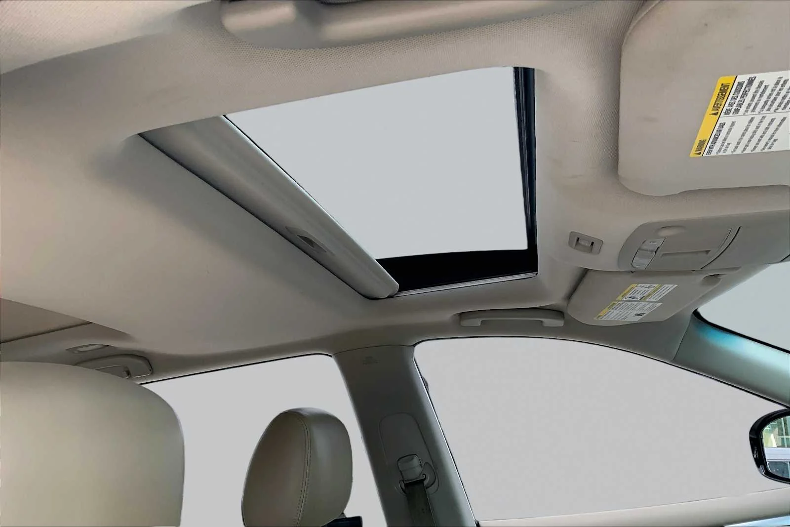Used 2016 Pearl White Nissan SL image 13