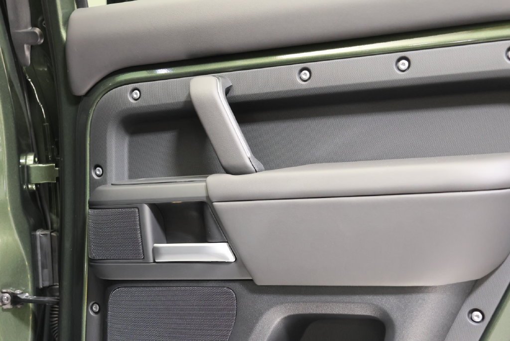 New 2026 Woolstone Green Land Rover X-Dynamic SE image 43