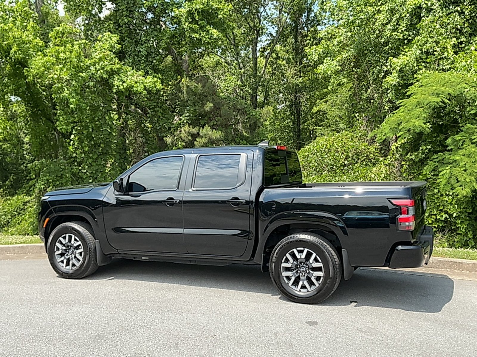 Used 2024 Super Black Nissan Crew Cab SL 4x2 image 3