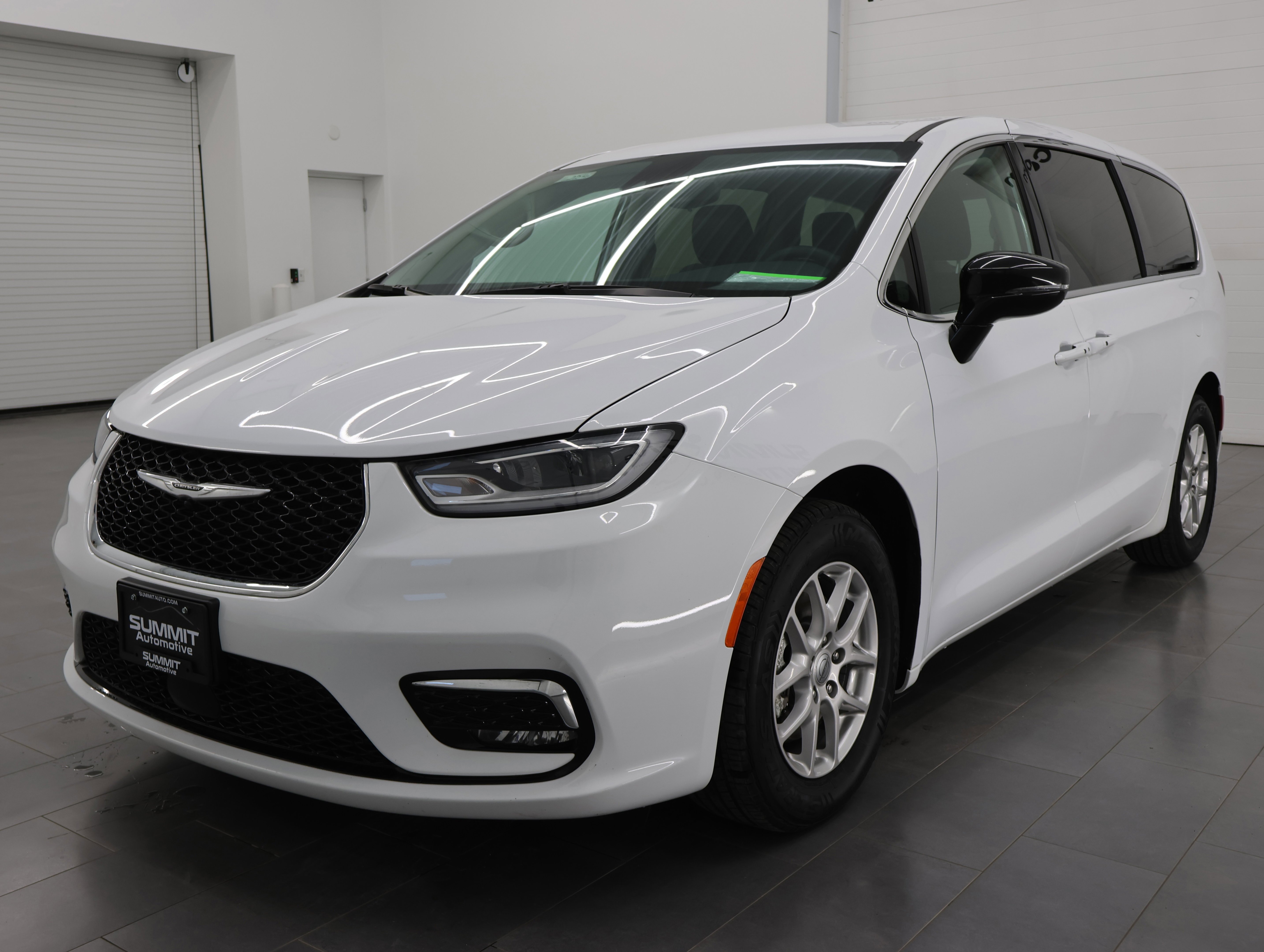 Used 2024 Bright White Clearcoat Chrysler Touring L: TOURING L-STOW N GO-QUADS-THIRD-ADAPTIVE CRUISE-1 OWNER image 7