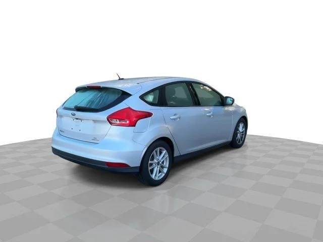 Used 2015 Ingot Silver Ford SE image 2