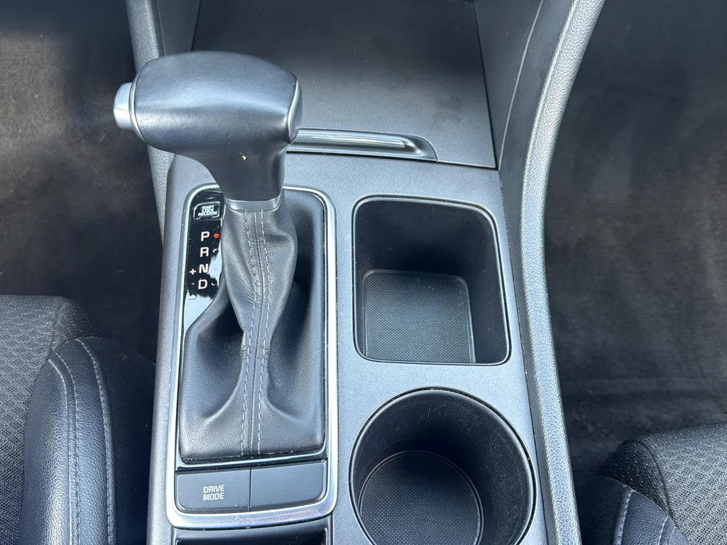 Used 2018 Black Kia S image 22