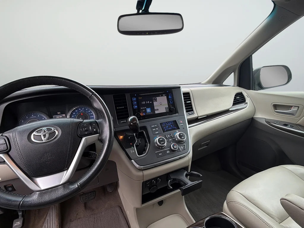 Used 2016 Black Toyota XLE image 11