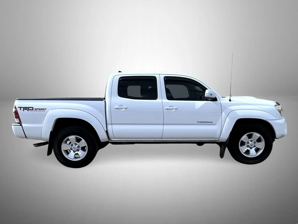 Used 2014 White Toyota Base image 4