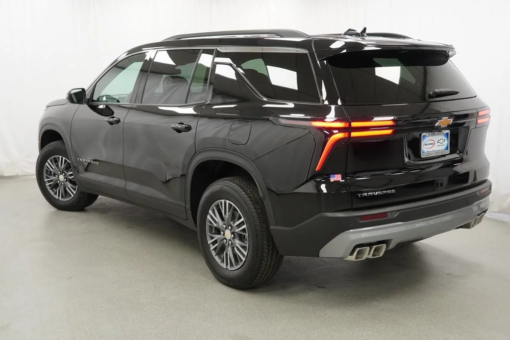 New 2026 Mosaic Black Metallic Chevrolet LT image 4