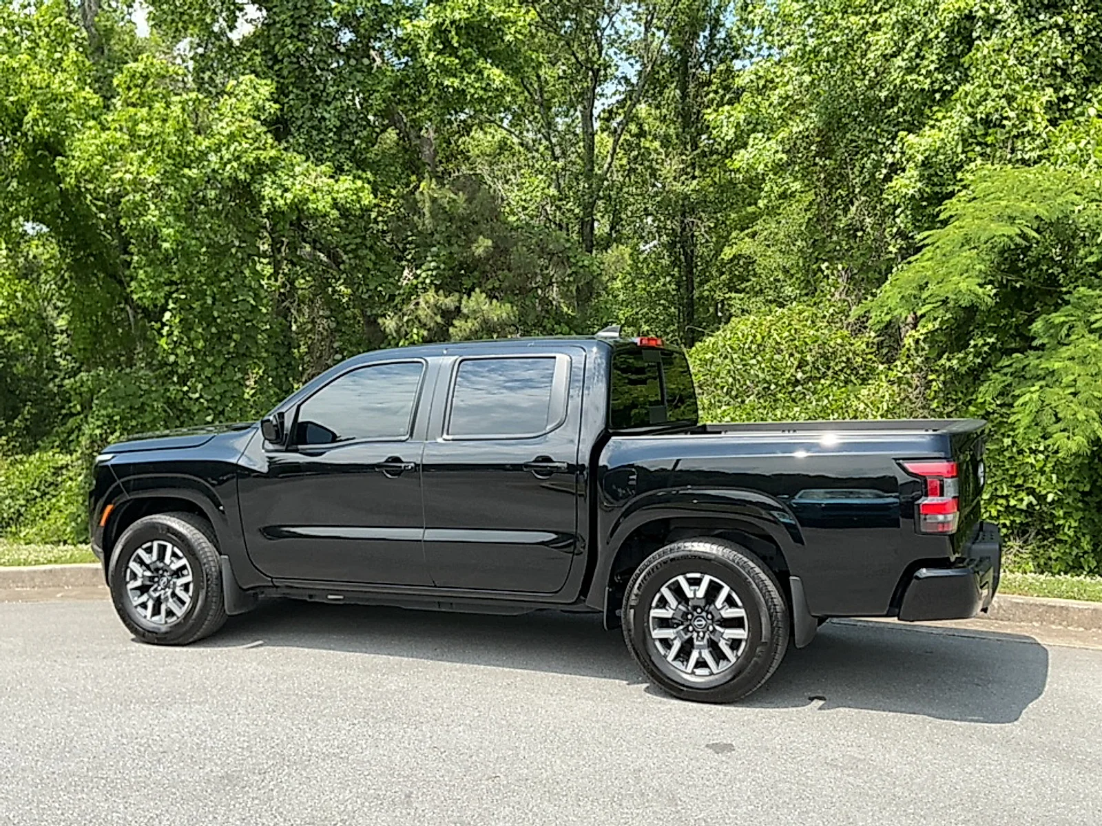 Used 2024 Super Black Nissan Crew Cab SL 4x2 image 3