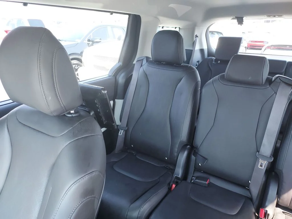 Used 2024 Blue Kia SX image 12