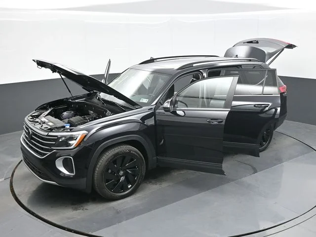 New 2026 Black Volkswagen 2.0T SE w/Technology image 28