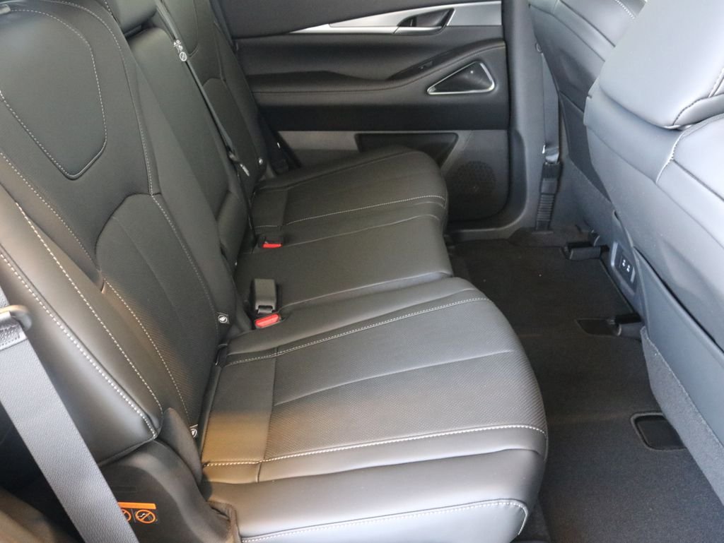 New 2027 DEEP EMERALD INFINITI Luxe AWD image 41