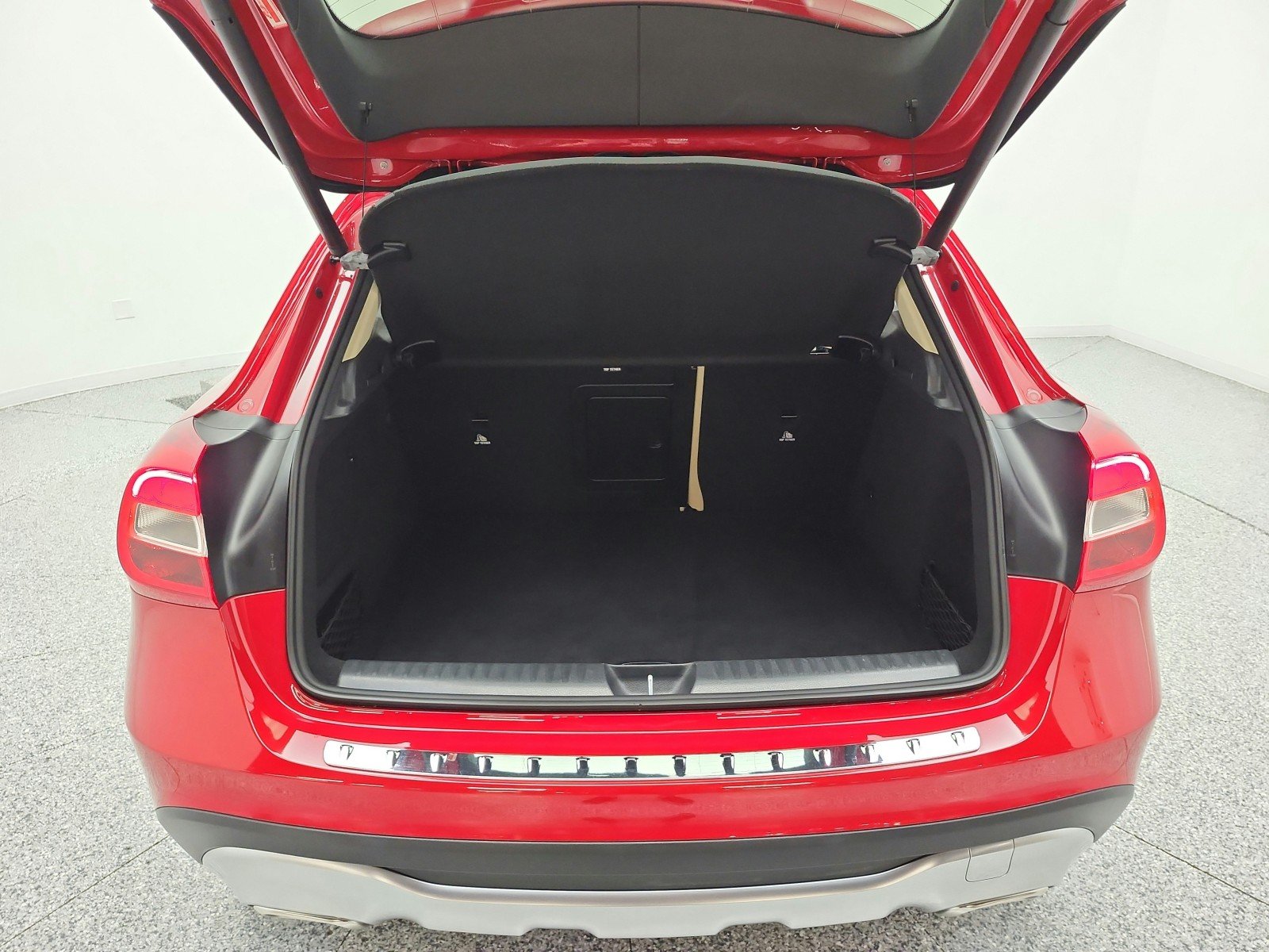 Used 2019 Jupiter Red Mercedes-Benz GLA 250 SUV image 18