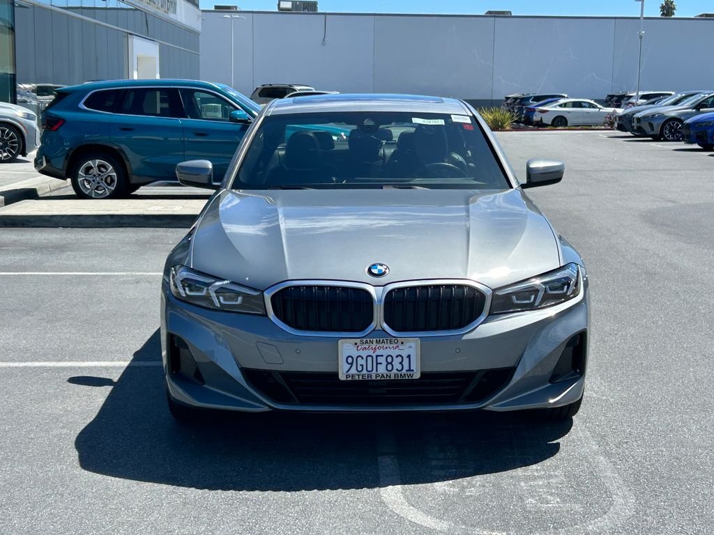 2023 BMW 3 Series 330i photo 3