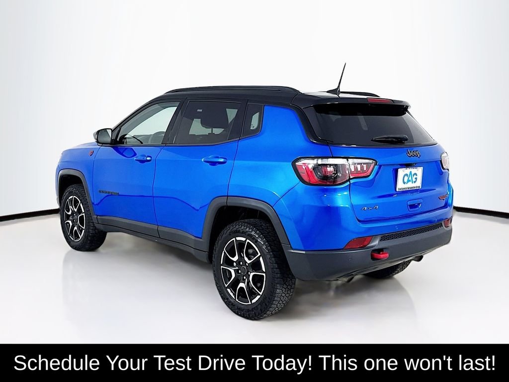 Used 2025 Hydro Blue Pearlcoat Jeep Trailhawk image 5