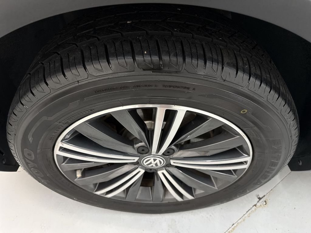 Used 2019 Deep Black Volkswagen 2.0T SEL image 33