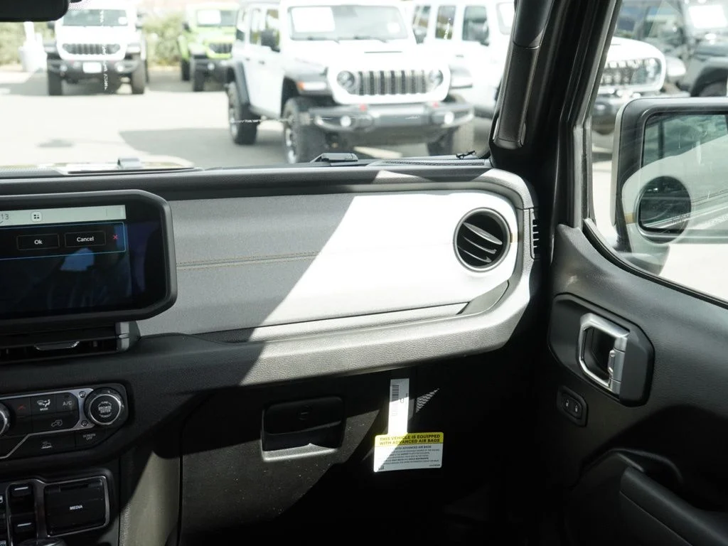 New 2026 Granite Crystal Metallic Clearcoat Jeep Sport S image 29