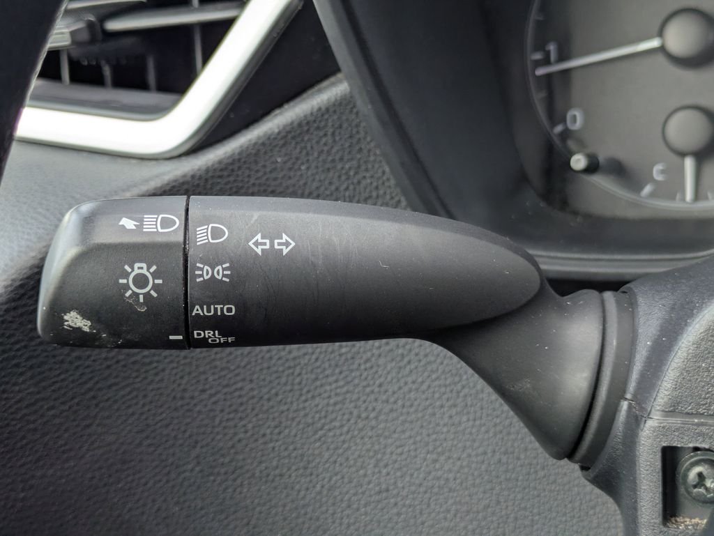 Used 2025 White Toyota LE image 25