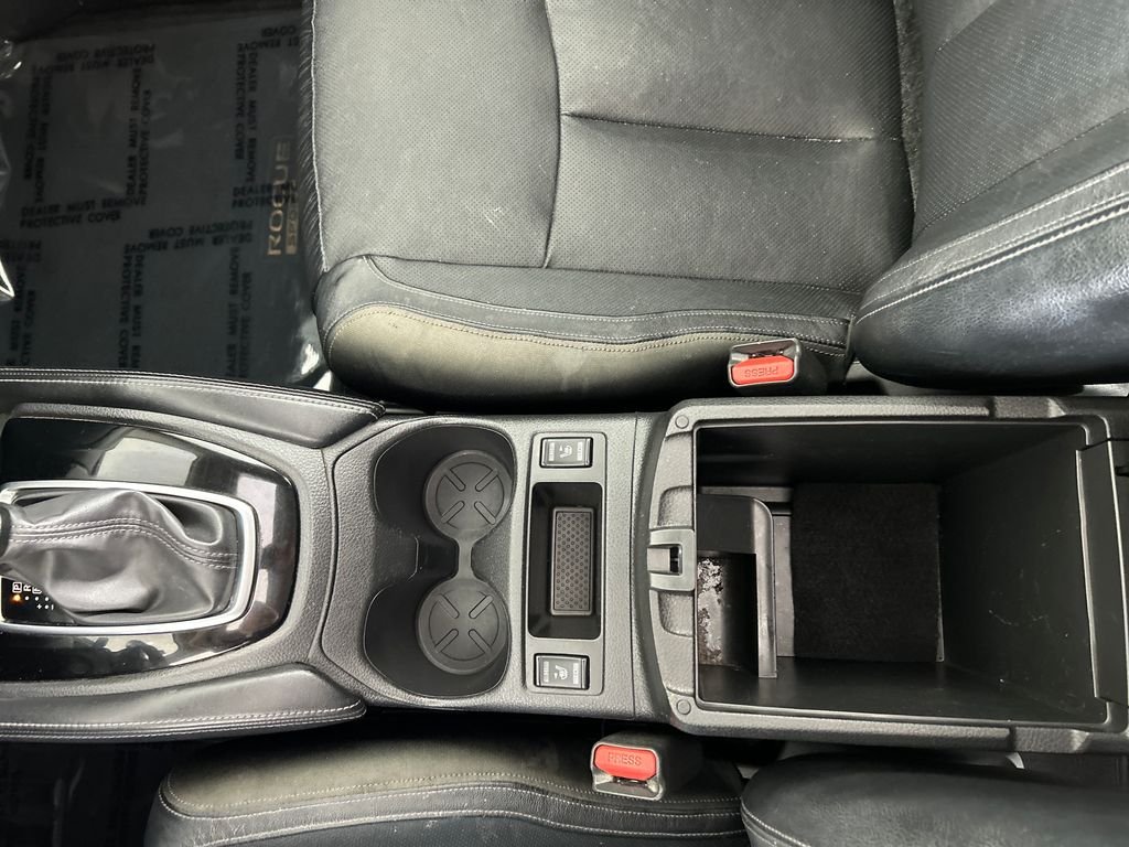 Used 2018 Red Nissan SL image 15