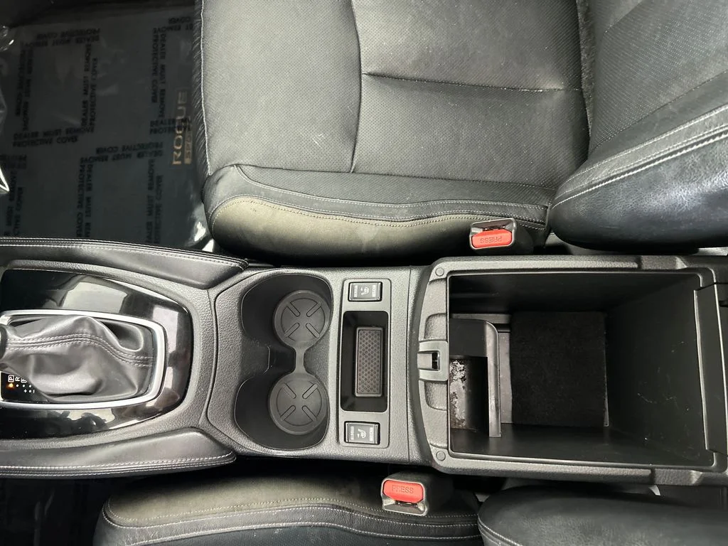 Used 2018 Red Nissan SL image 15