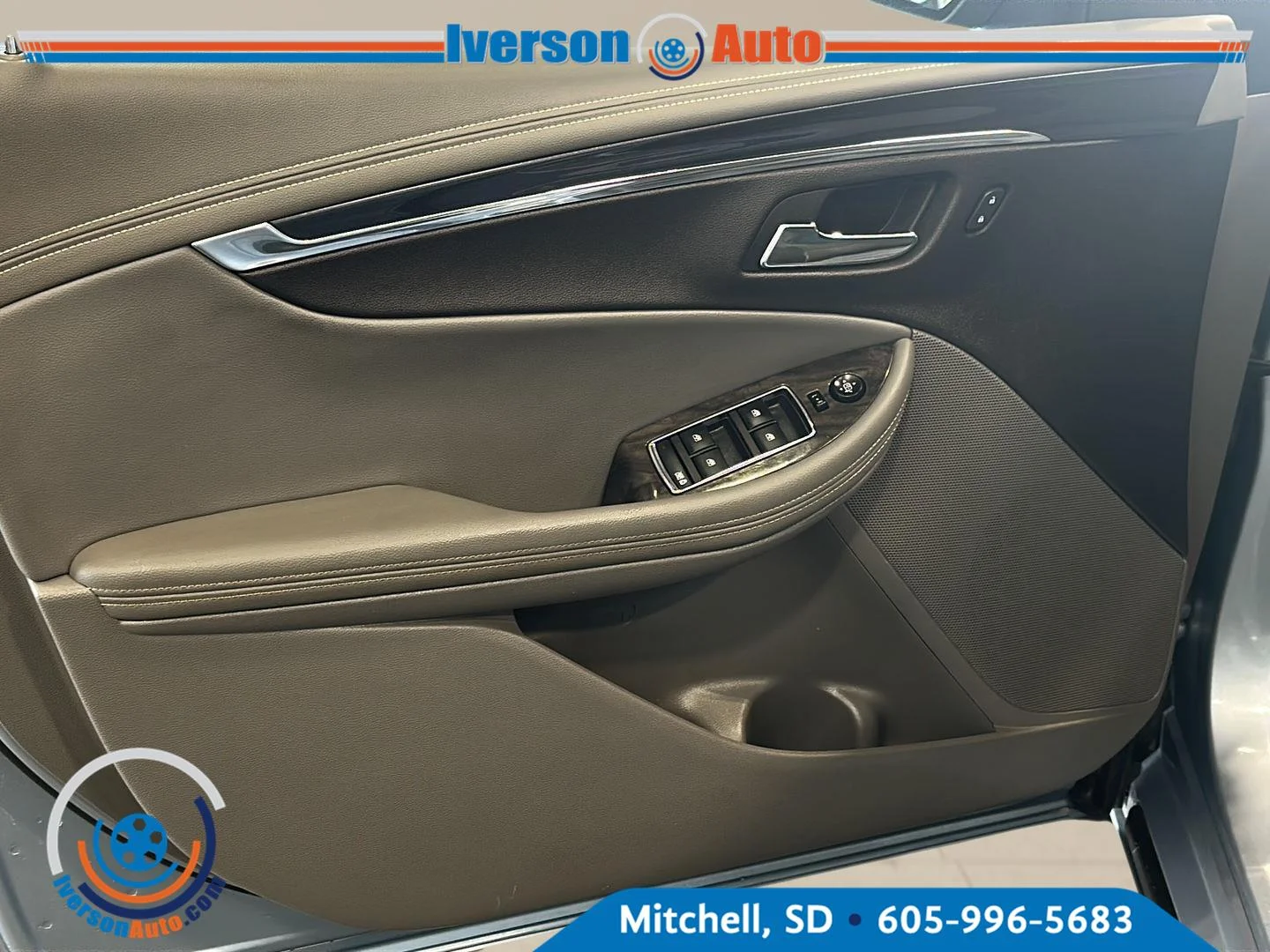 Used 2014 Silver Topaz Metallic Chevrolet LT image 13