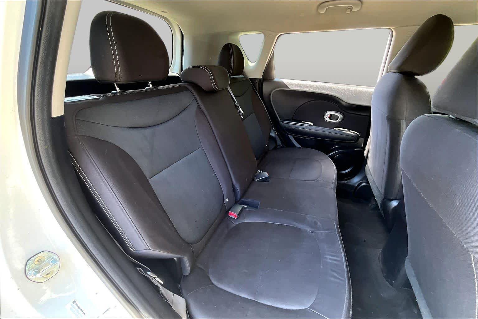 Used 2016 Clear White Kia Base image 19