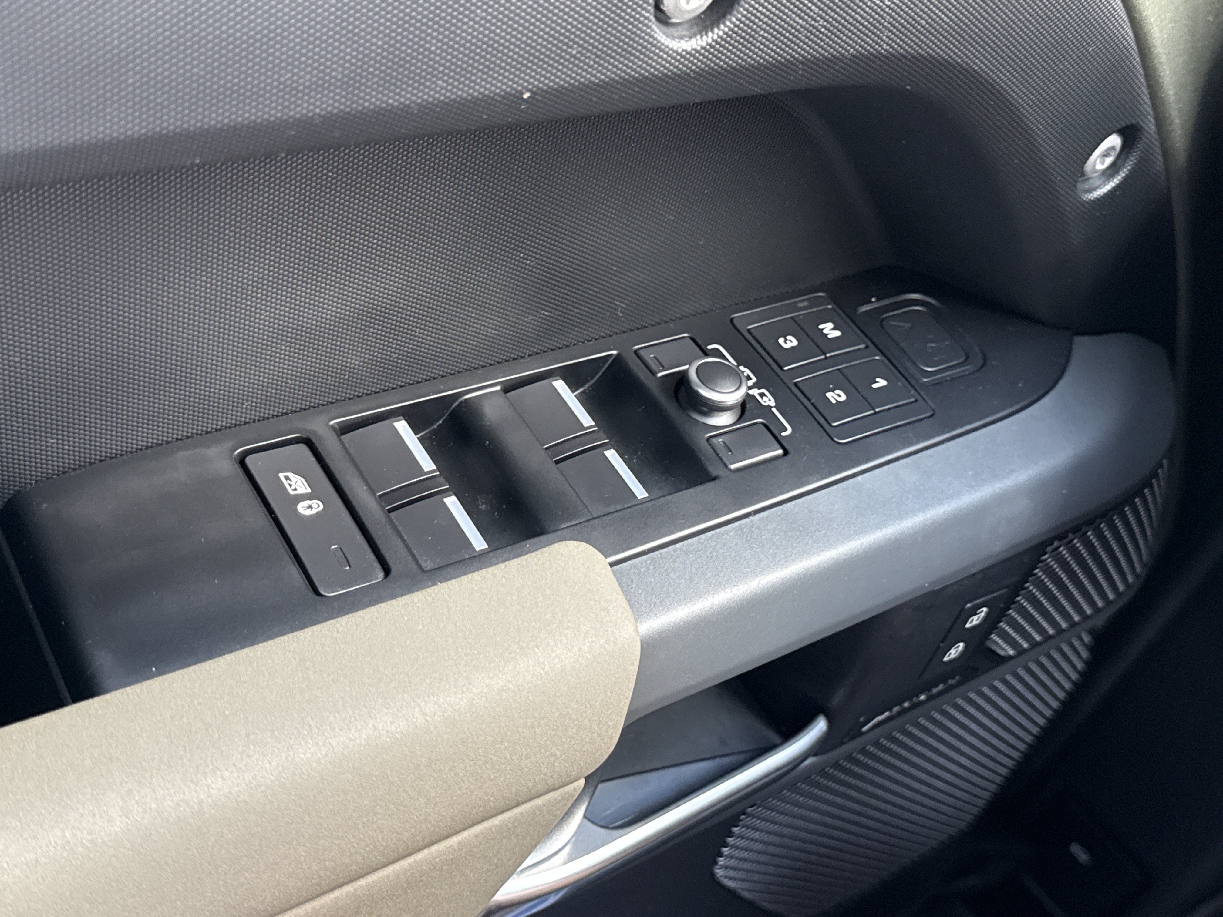 2021 Land Rover Defender X-Dynamic SE - Photo 18
