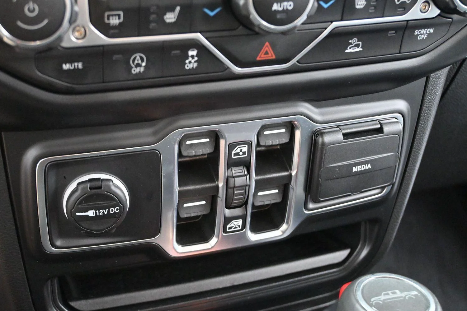 Used 2022 Sting-Gray Clearcoat Jeep Overland image 23