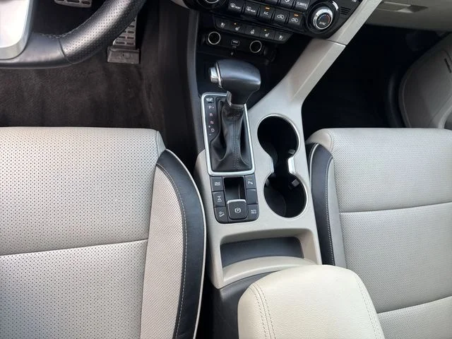 Used 2020 White Kia SX image 25