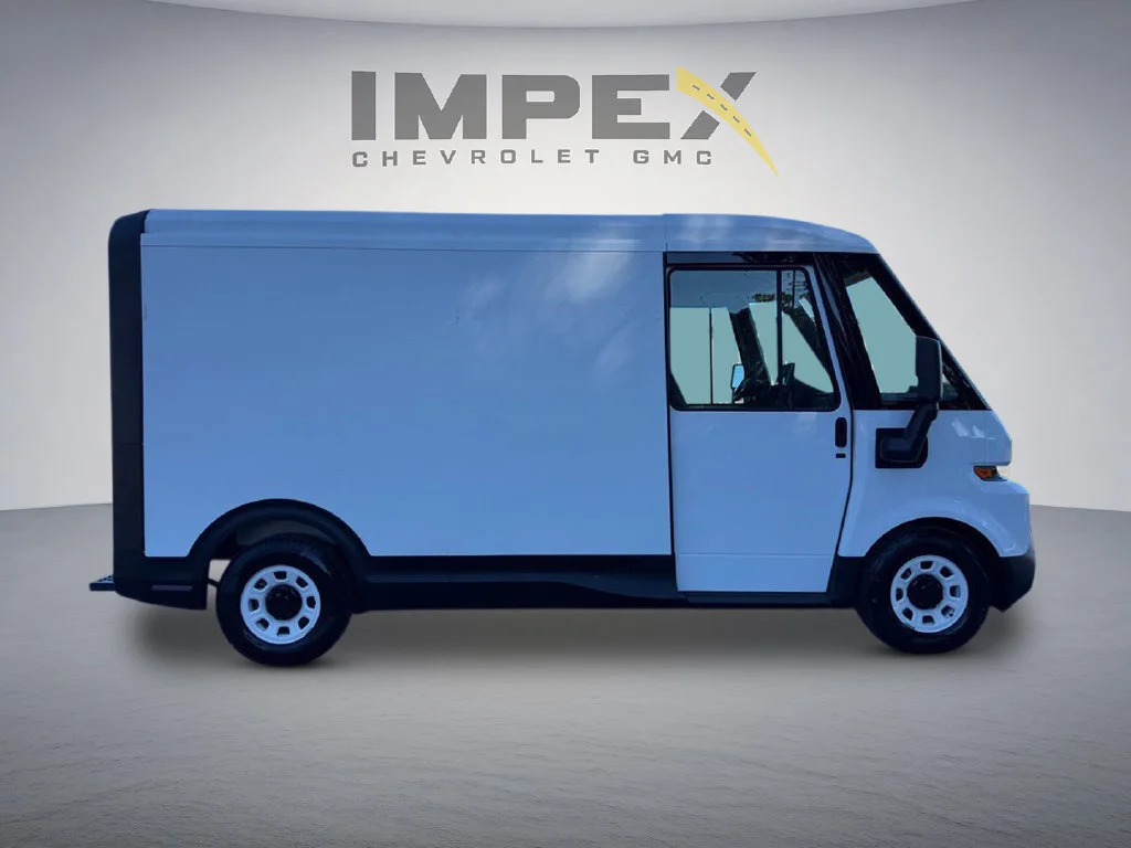 Used 2025 Oyster White Chevrolet AWD 400 image 6