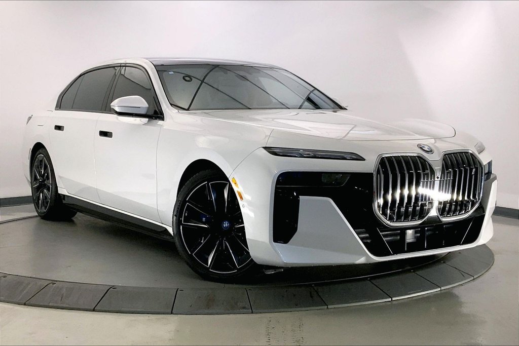 Certified Used 2023 Mineral White Metallic BMW  image 31