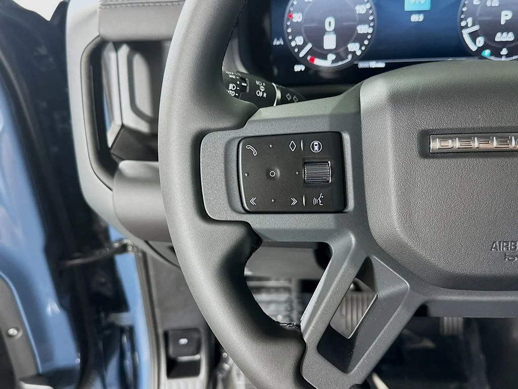 New 2026 Tasman Blue Metallic Land Rover S image 13