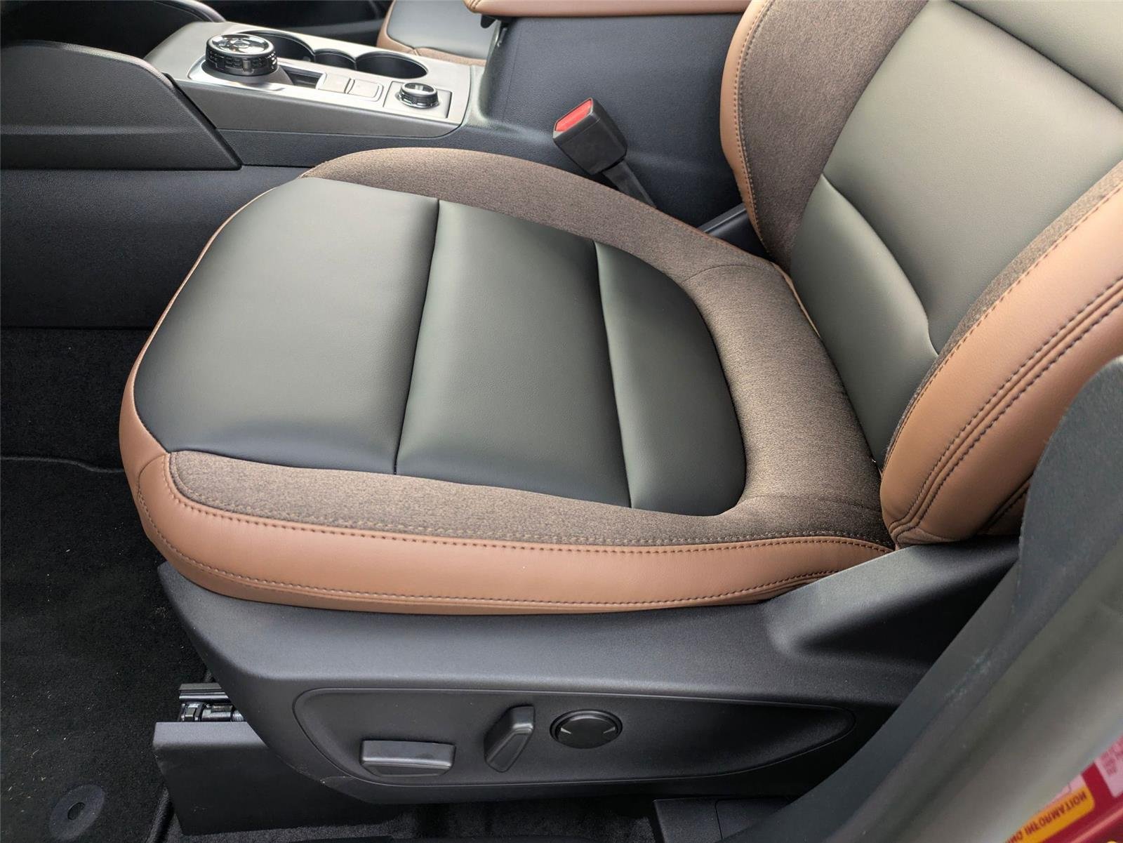 New 2025 Ruby Red Metallic Tinted Clearcoat Ford Outer Banks® image 15