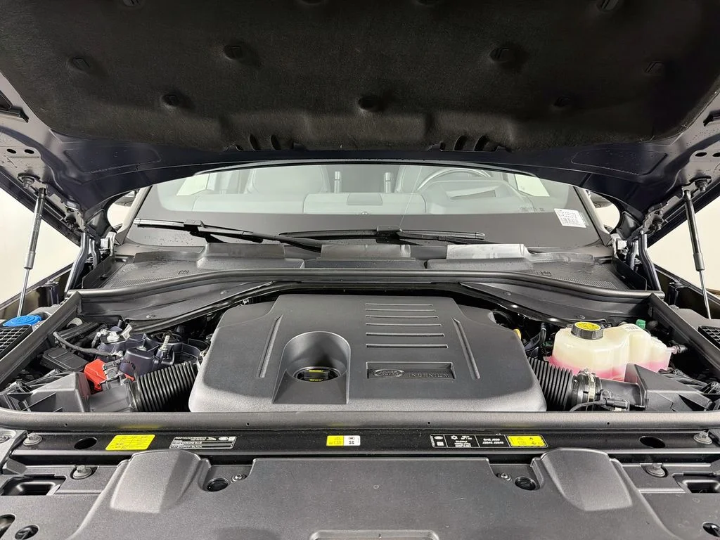 New 2026 Varesine Blue Land Rover SE image 32