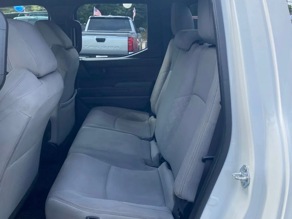 2024 Toyota Tacoma SR5 - Photo 8