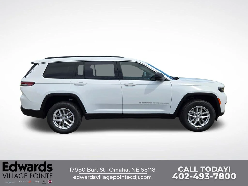 New 2026 Bright White Clear-Coat Exterior Paint Jeep Laredo image 2