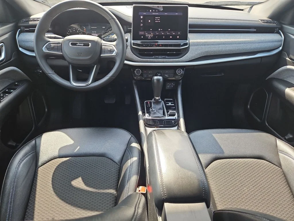 Used 2024 White Jeep Latitude image 11
