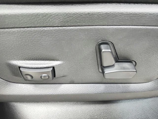 New 2026 Bright White Clear-Coat Exterior Paint RAM Laramie image 46