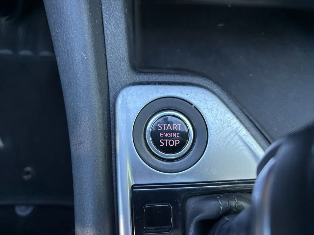 Used 2022 Aspen White Nissan SV image 30