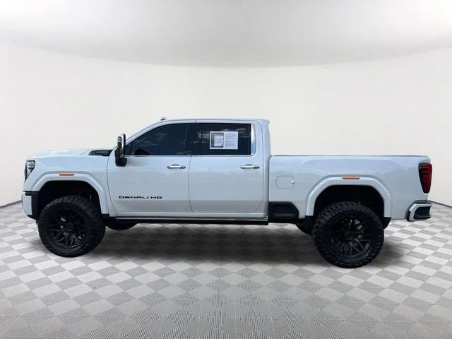 Used 2024 White Frost Tricoat GMC Denali Ultimate image 8