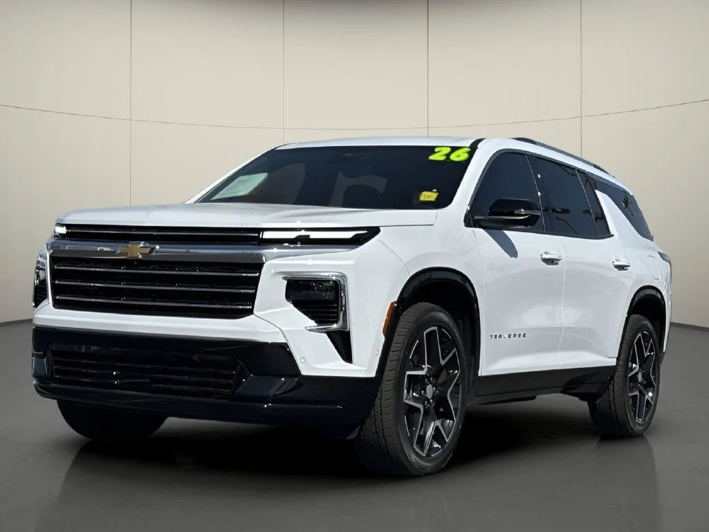 Used 2026 Polar White Tricoat Chevrolet High Country image 3