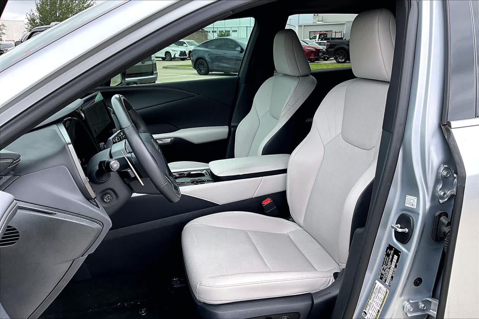 Used 2024 Iridium Lexus Premium image 8