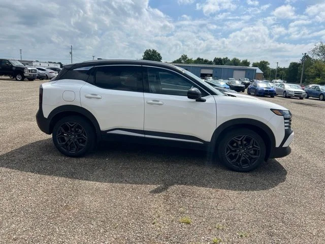 Used 2025 White Nissan SR image 2