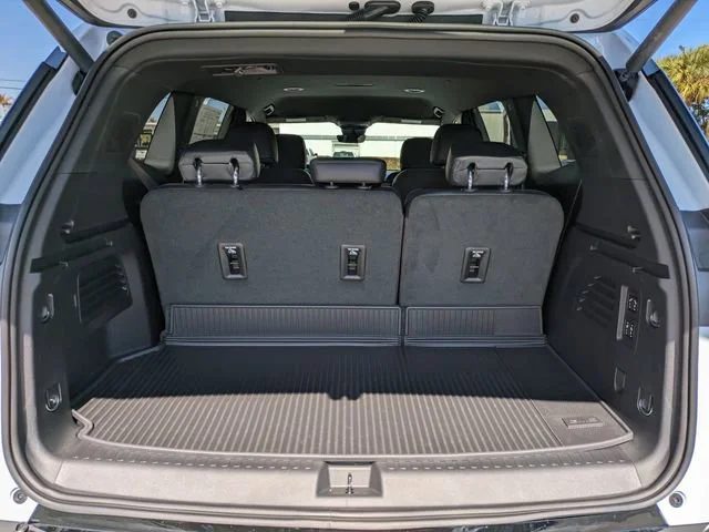 2026 GMC Acadia Denali - Photo 13