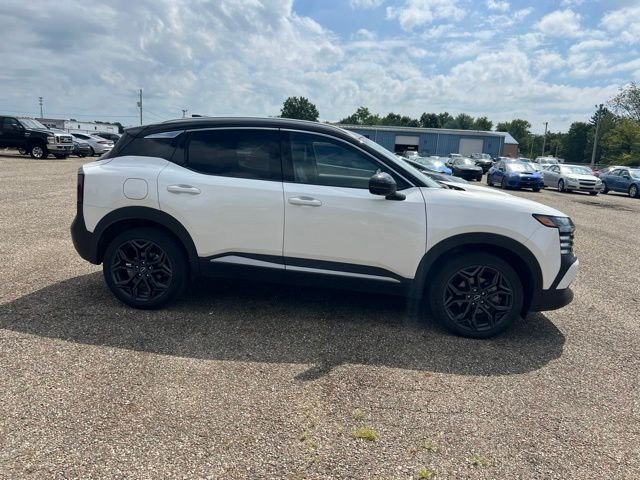 Used 2025 White Nissan SR image 2