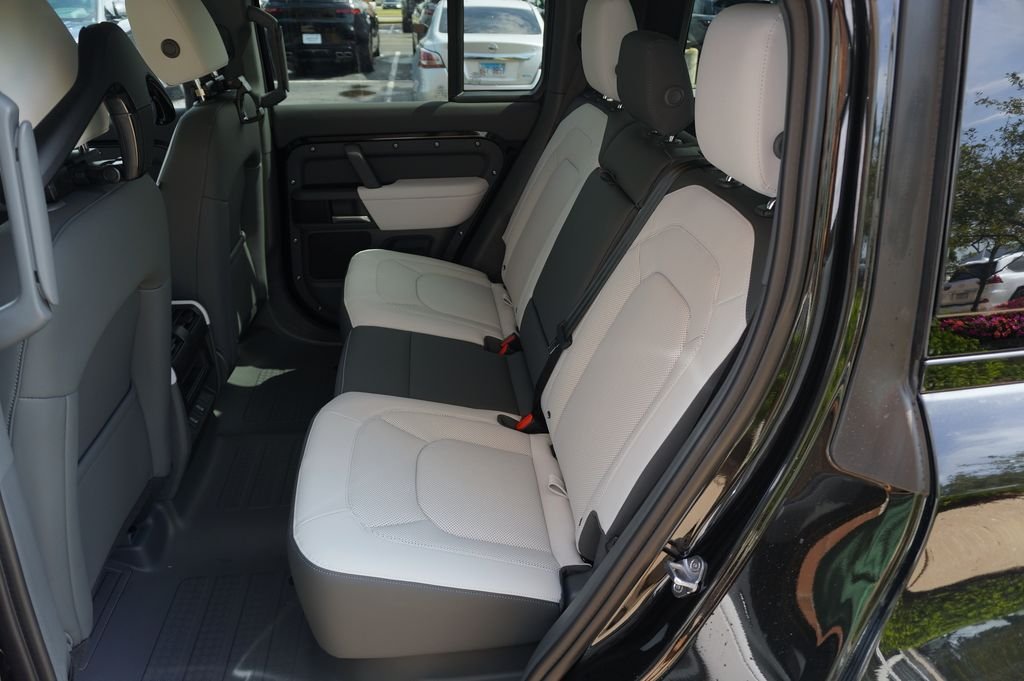 New 2026 Santorini Black Land Rover S image 29