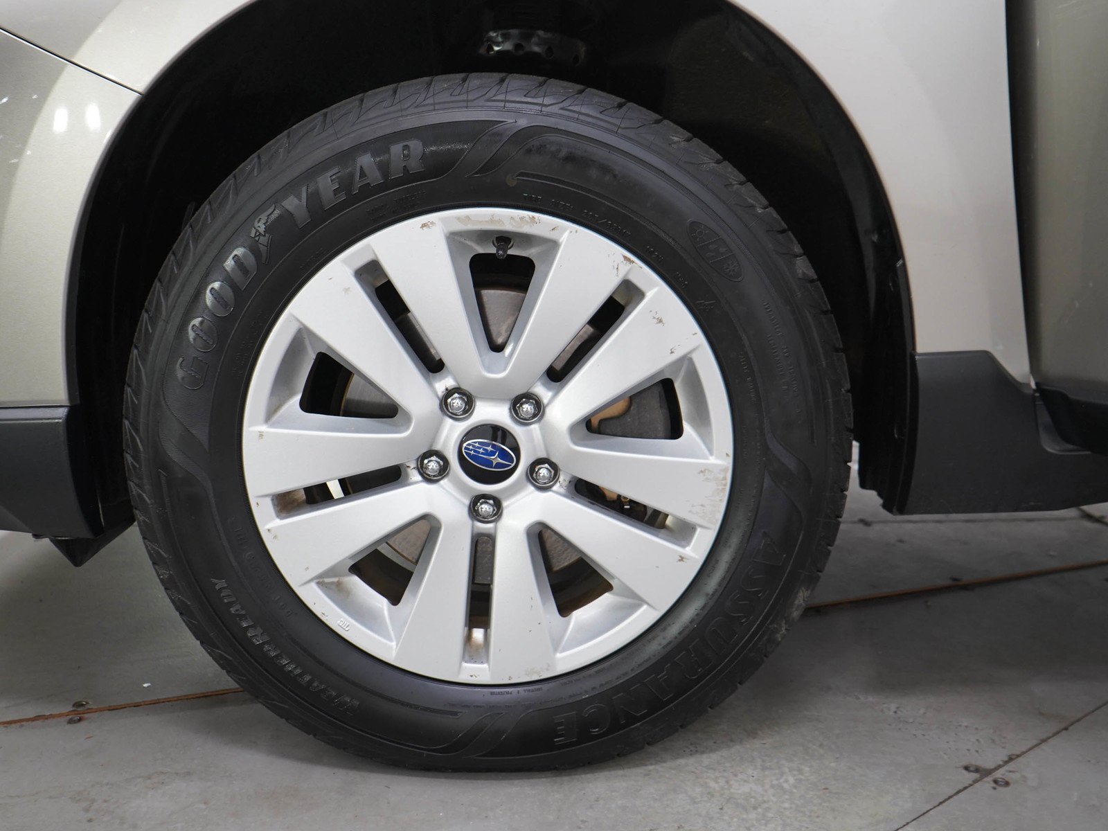 Used 2015 Tungsten Metallic Subaru 2.5i Premium image 30