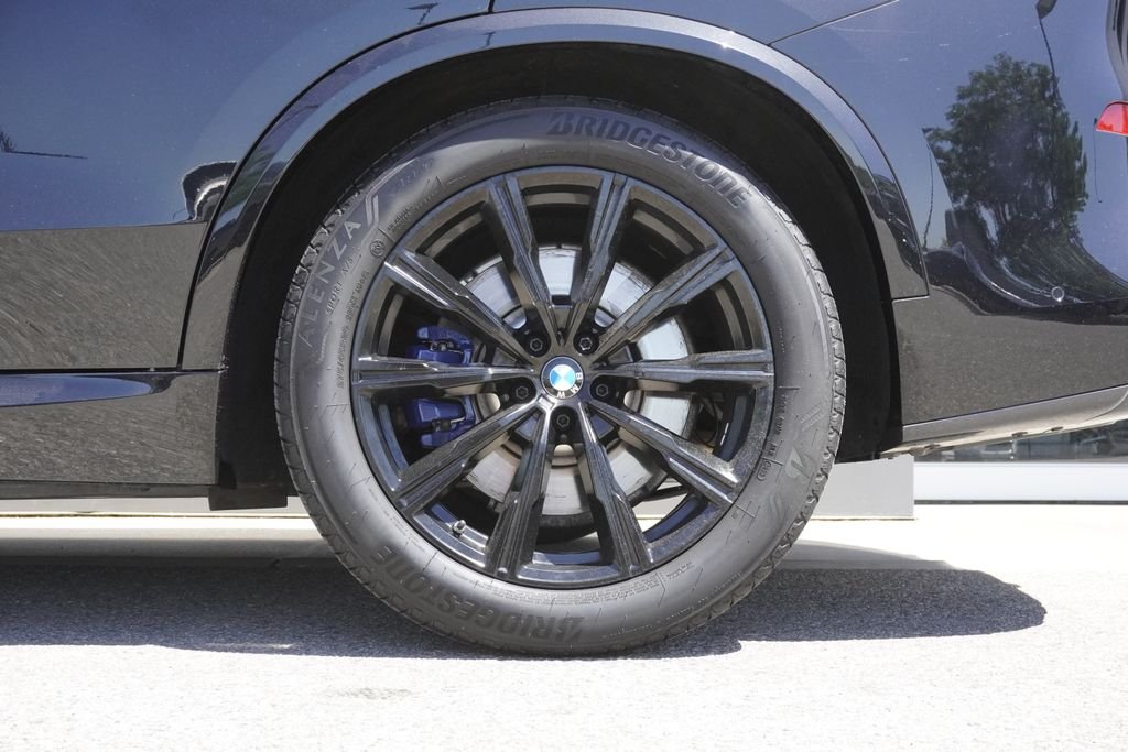 Used 2021 Black BMW xDrive45e image 35