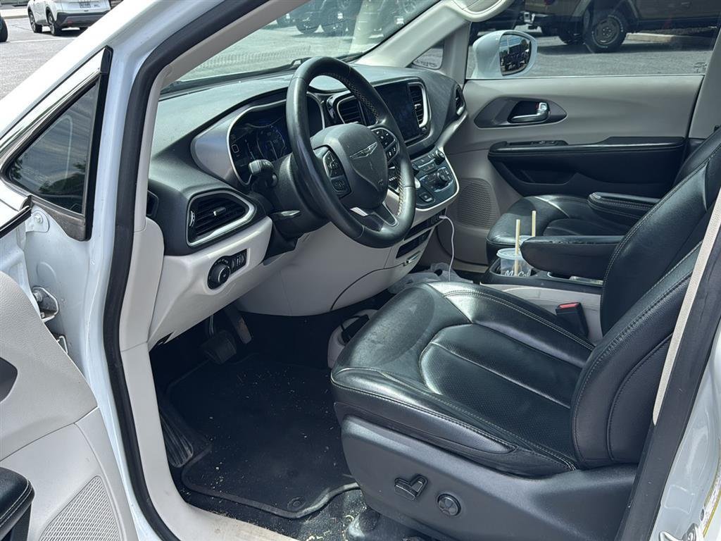 Used 2022 Bright White Clearcoat Chrysler Touring L image 10
