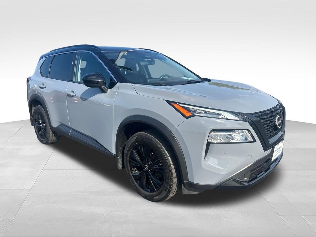 Used 2023 Gray Nissan SV image 7