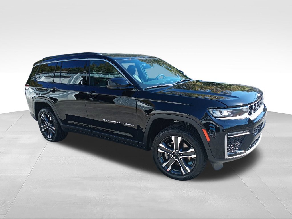 New 2027 High-Gloss Black Paint Jeep Limited image 7