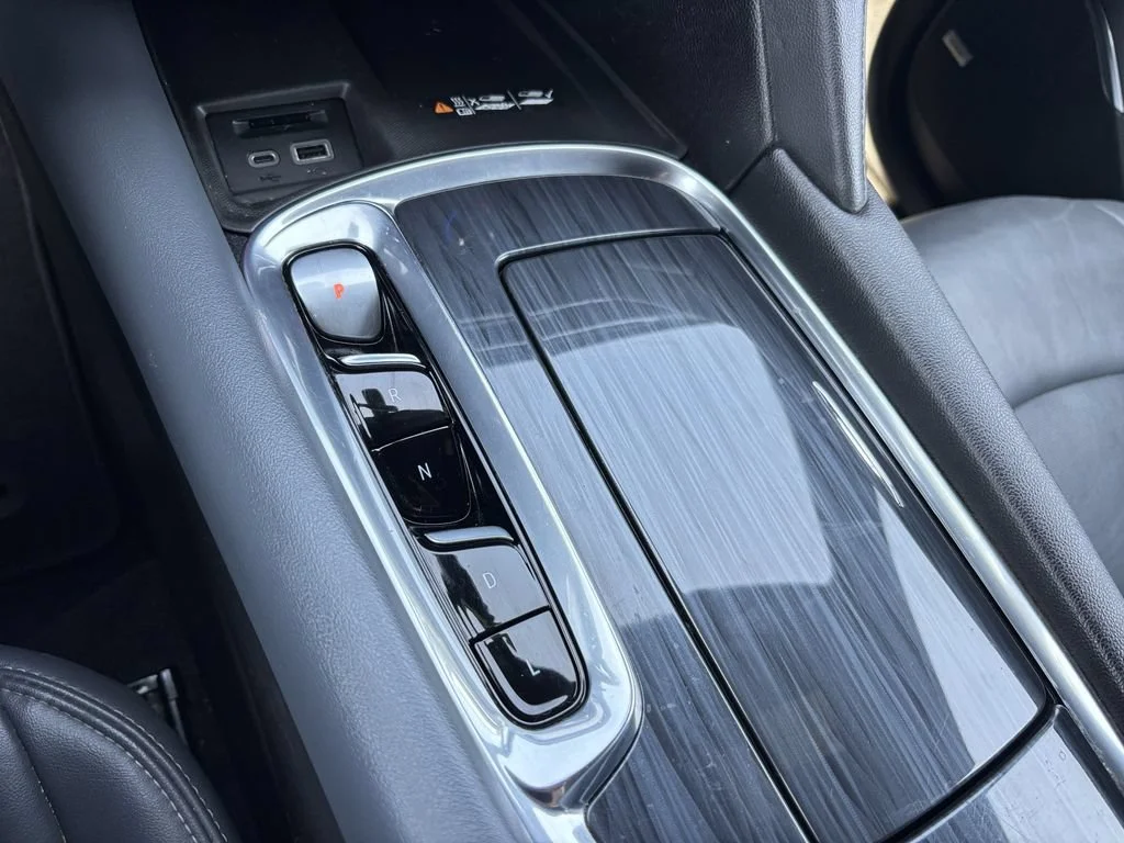 Used 2022 Includes Pitch Dark Night lower exterior accent color.) Buick Premium image 28
