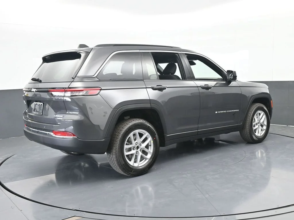 New 2026 Baltic Gray Metallic Clearcoat Jeep Laredo X image 6